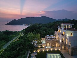 Miyue Roman Holiday Bubble Pool hotel