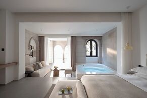 Miyue Roman Holiday Bubble Pool hotel