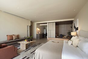 Miyue Roman Holiday Bubble Pool hotel