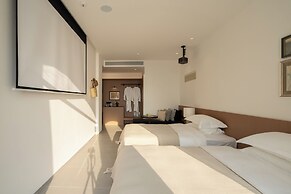 Miyue Roman Holiday Bubble Pool hotel