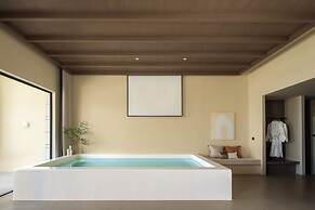 Miyue Roman Holiday Bubble Pool hotel