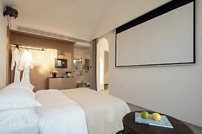 Miyue Roman Holiday Bubble Pool hotel
