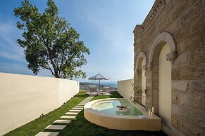 Miyue Roman Holiday Bubble Pool hotel