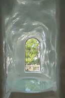 Miyue Roman Holiday Bubble Pool hotel