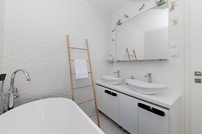 Alba Family Home