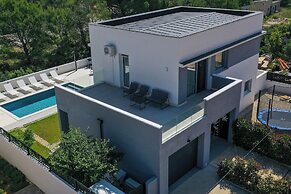 Alba Family Home