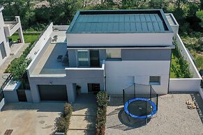Alba Family Home