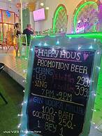 MaHaNa Hostel & Beach Bar Pattaya