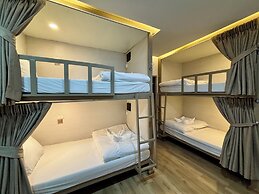 Charm Hostel at Pratumnak