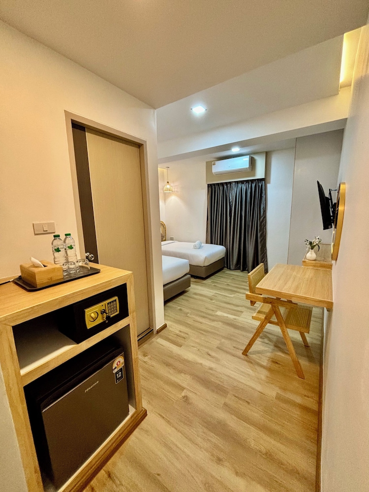 Charm Hostel at Pratumnak