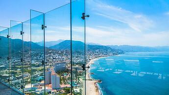 Stunning Beachfront Condo Sea Views Pools