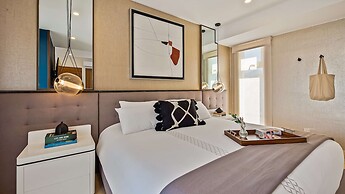Stunning Beachfront Condo Sea Views Pools