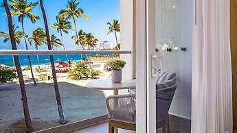 Stunning Beachfront Condo Sea Views Pools