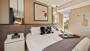 Stunning Beachfront Condo Sea Views Pools