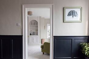 Country Retreat - Sleeps 14 - Large Garden