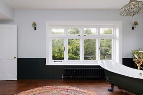 Country Retreat - Sleeps 14 - Large Garden