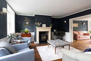 Country Retreat - Sleeps 14 - Large Garden