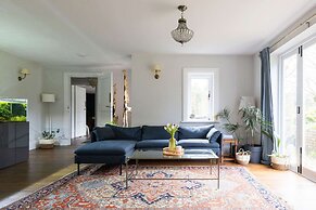 Country Retreat - Sleeps 14 - Large Garden