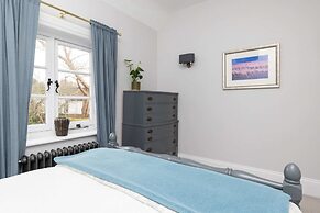 Country Retreat - Sleeps 14 - Large Garden