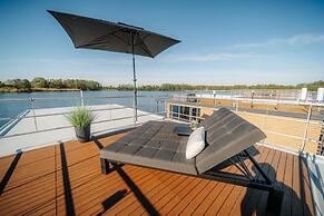 Havel River Houseboat