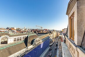 Central Porto Stay With Balcony