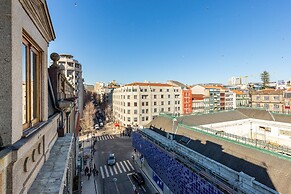 Central Porto Stay With Balcony