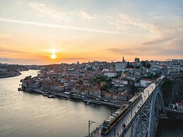 Apartment in Porto With Balcony