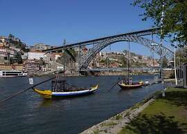 Apartment in Porto With Balcony