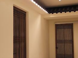 82 Capsule Hotel