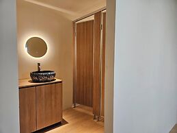 82 Capsule Hotel