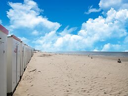 Apartment in Oostduinkerke With Sea View