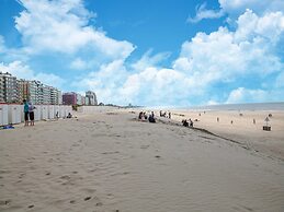 Apartment in Oostduinkerke With Sea View