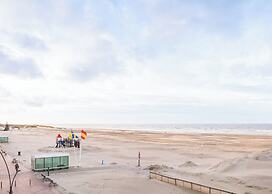 Apartment in Oostduinkerke With Sea View