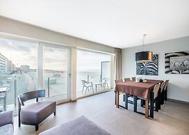 Apartment in Oostduinkerke With Sea View