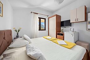 Holiday Home on Beach With Waterfront Views