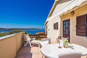 Holiday Home on Beach With Waterfront Views