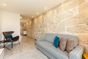 River-view Apartment in Oporto for 4