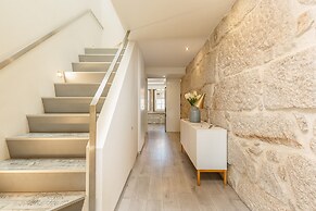 River-view Apartment in Oporto for 4