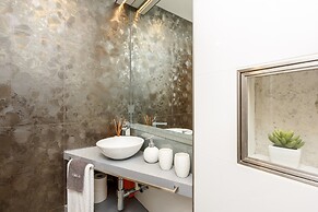 River-view Apartment in Oporto for 4