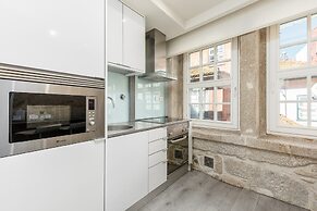 River-view Apartment in Oporto for 4