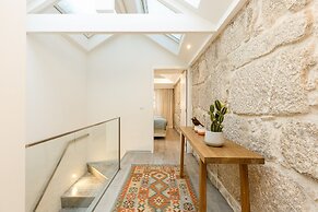 River-view Apartment in Oporto for 4