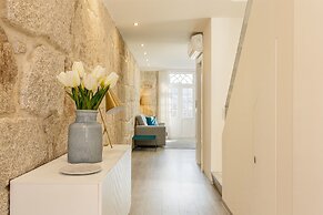 River-view Apartment in Oporto for 4