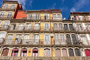 River-view Apartment in Oporto for 4