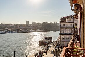 River-view Apartment in Oporto for 4