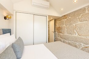 River-view Apartment in Oporto for 4