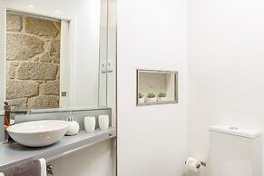 River-view Apartment in Oporto for 4