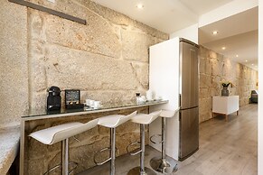 River-view Apartment in Oporto for 4