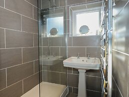 The Moorings Apartment
