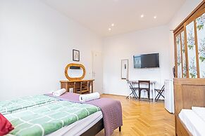 Cozy Room Near U6 Dresdner Subway Line