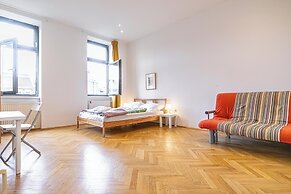Cozy Room Near U6 Dresdner Subway Line